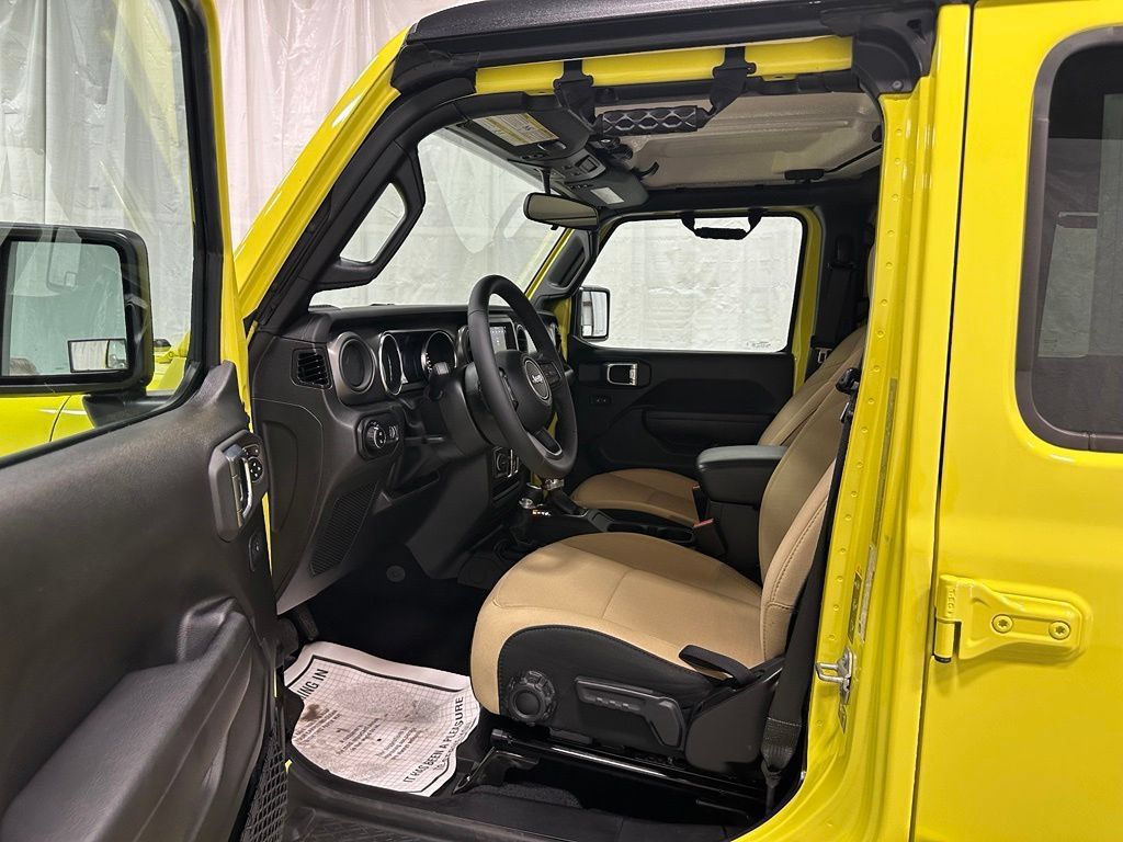Used 2023 Jeep Gladiator Sport AWD/4WD image 10