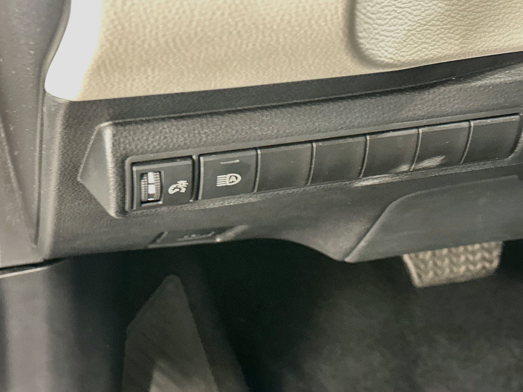 Used 2025 Toyota Corolla LE FWD image 17