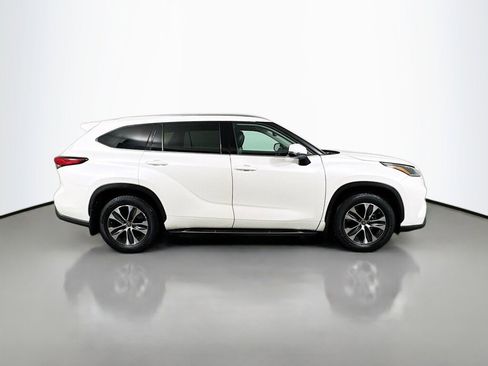 Used 2021 Toyota Highlander XLE image 6