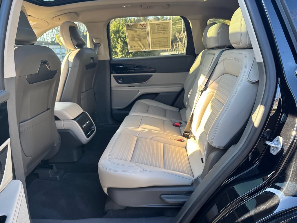 Used 2025 Lincoln Nautilus Reserve AWD/4WD image 29