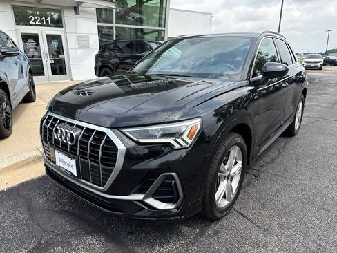 Used 2022 Audi Q3 2.0T Premium Plus w/ Premium Plus Package AWD/4WD image 2