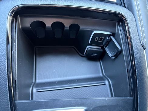 New 2026 Chrysler Pacifica Limited w/ Uconnect Theater Family Group image 24