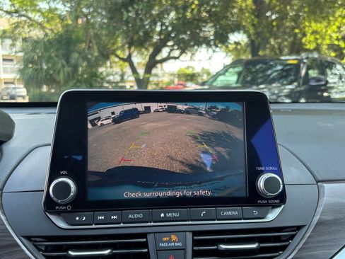 Used 2025 Nissan Altima 2.5 SV FWD image 22
