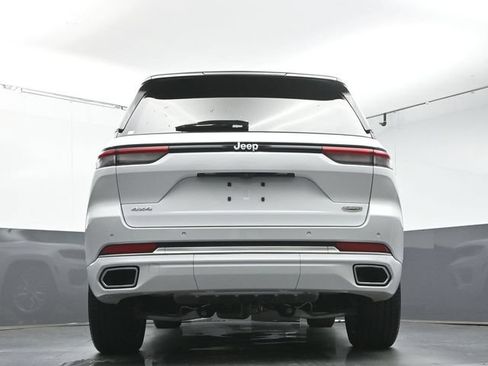 Used 2025 Jeep Grand Cherokee Summit AWD/4WD image 38