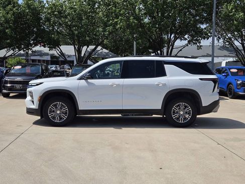 Used 2025 Chevrolet Traverse LT FWD image 12