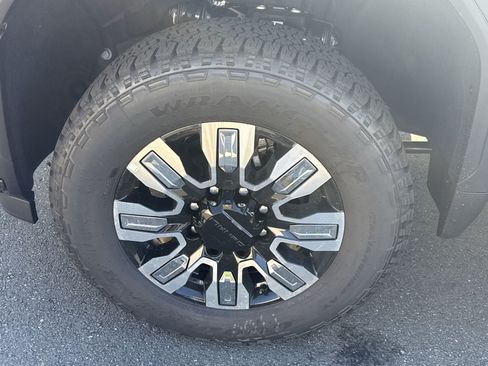 New 2026 GMC Sierra 2500 Denali w/ Denali Reserve Package AWD/4WD image 12