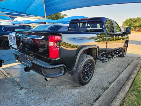 Used 2024 Chevrolet Silverado 2500 LT w/ Midnight Edition AWD/4WD image 4