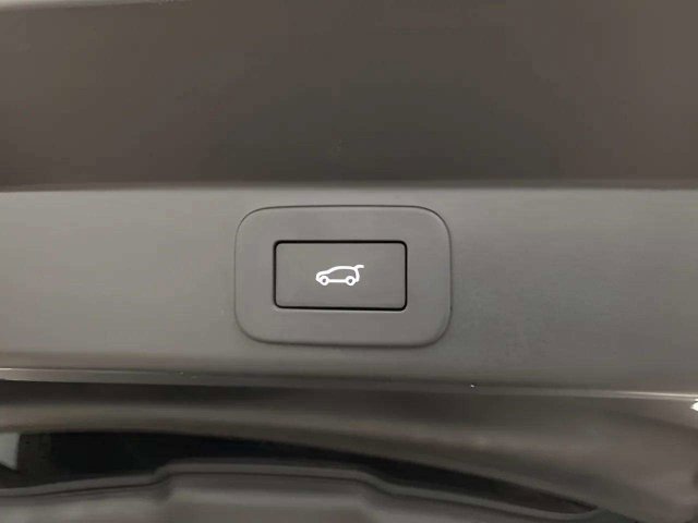 Used 2025 Land Rover Range Rover Sport SE AWD/4WD image 10