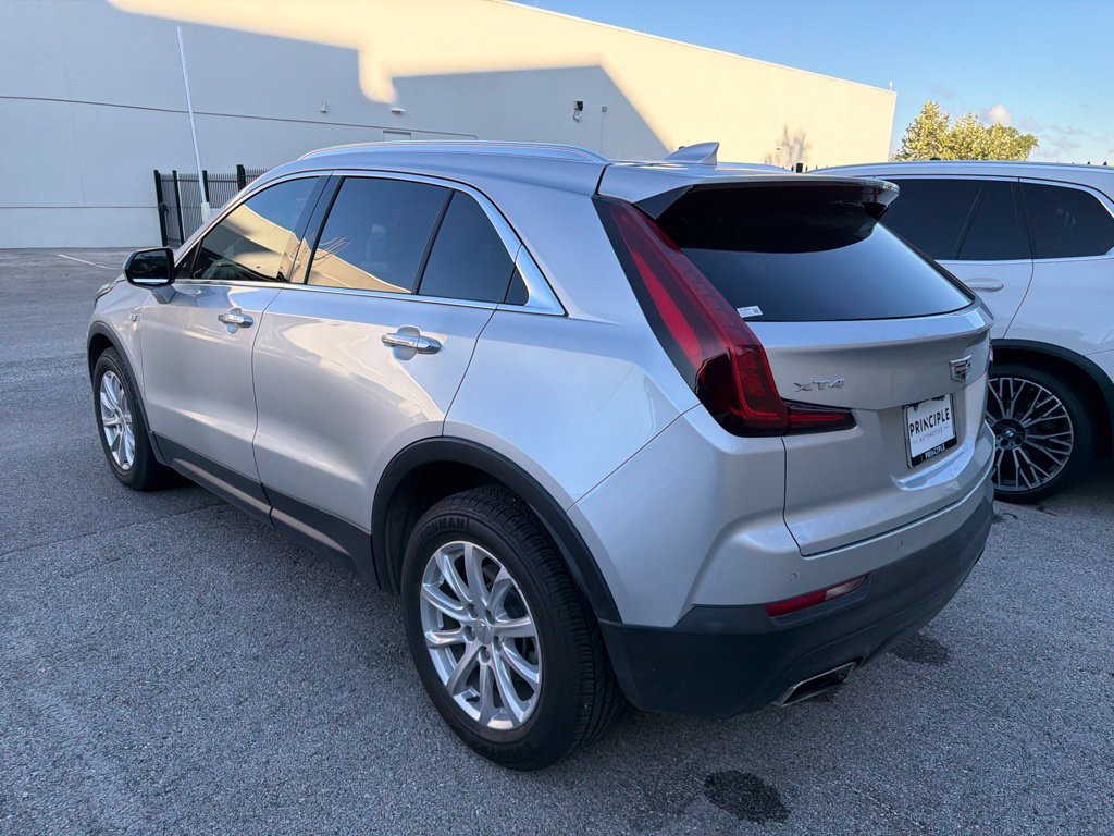 Used 2022 Cadillac XT4 Luxury w/ Driver Awareness Package FWD image 3