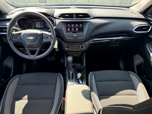 Used 2021 Chevrolet TrailBlazer LS AWD/4WD image 32