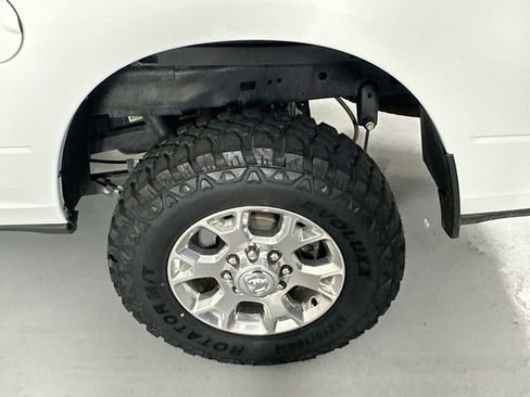 Used 2024 RAM 2500 Laramie AWD/4WD image 29