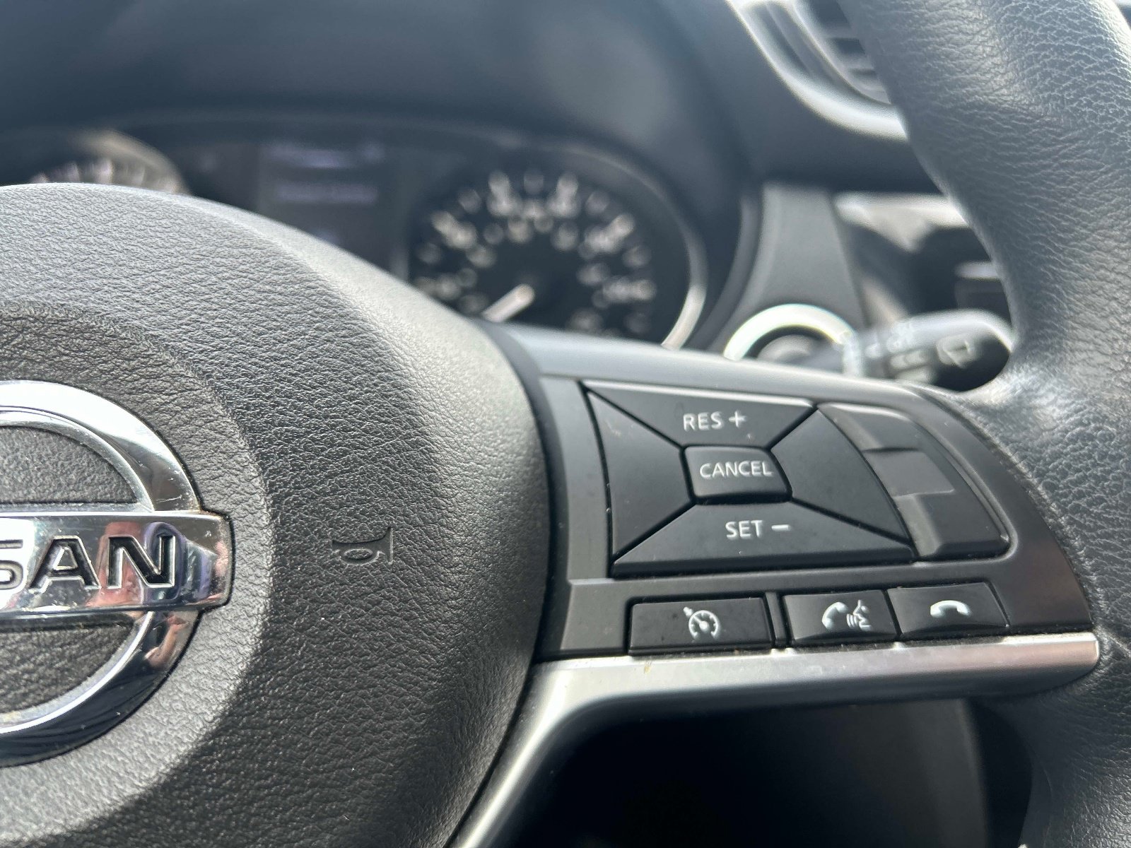 Used 2017 Nissan Rogue Sport SV AWD/4WD image 24