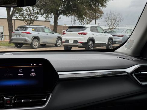 Used 2025 Chevrolet TrailBlazer LT image 35