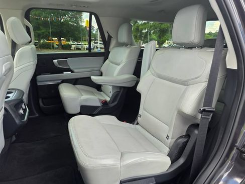 Used 2025 Ford Expedition Platinum w/ Driver's Package AWD/4WD image 39