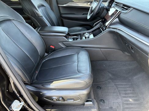 Used 2022 Jeep Grand Cherokee L Limited image 11