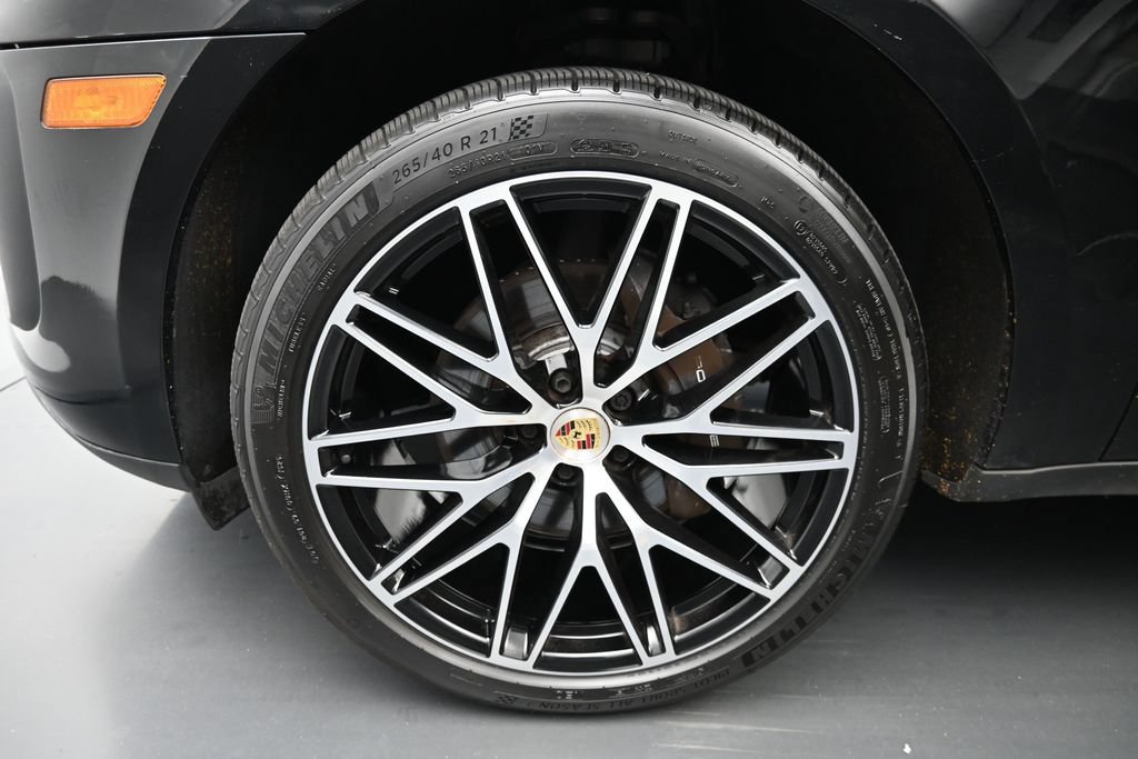 Used 2023 Porsche Macan AWD/4WD image 9