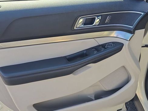 Used 2018 Ford Explorer XLT w/ Equipment Group 202A FWD image 27