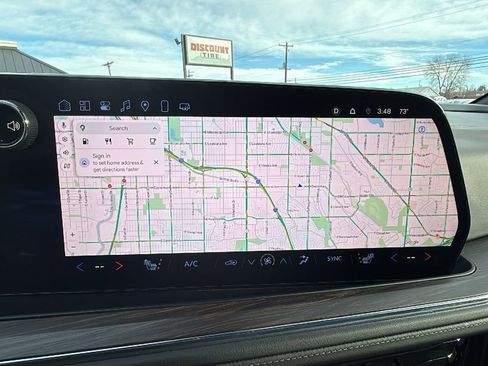 Used 2025 Chevrolet Suburban Z71 image 26