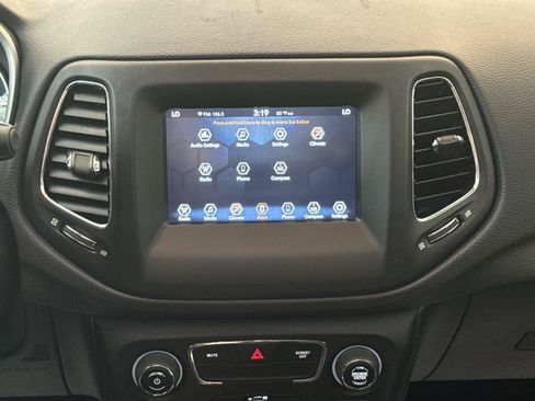 Used 2019 Jeep Compass Latitude AWD/4WD image 12