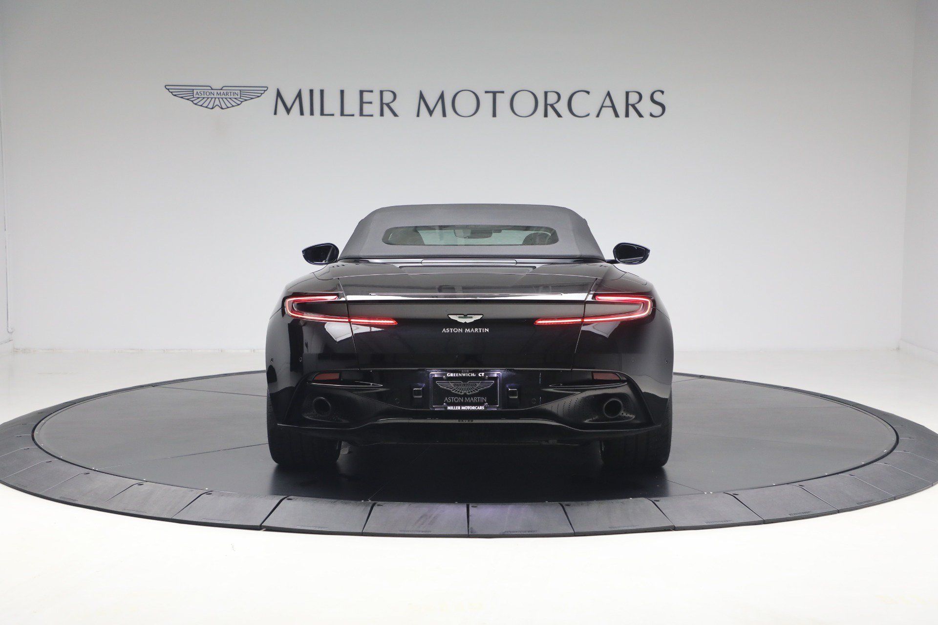 Used 2020 Aston Martin DB11 Volante RWD image 8