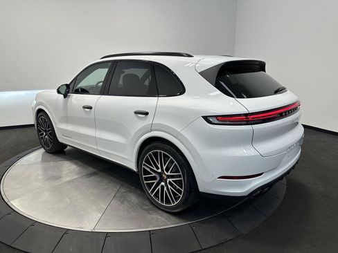 Used 2025 Porsche Cayenne S AWD/4WD image 3
