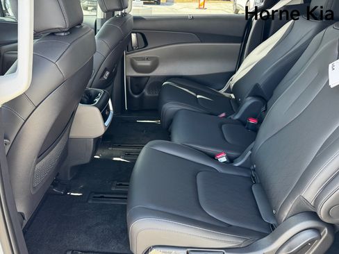 New 2026 Kia Carnival EX FWD image 11