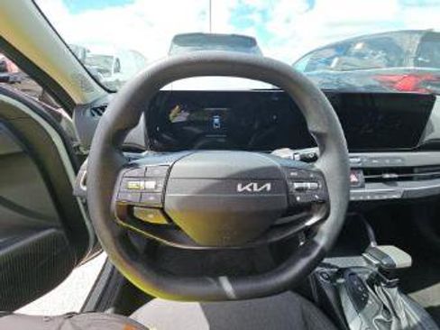 Used 2025 Kia K4 LXS image 21
