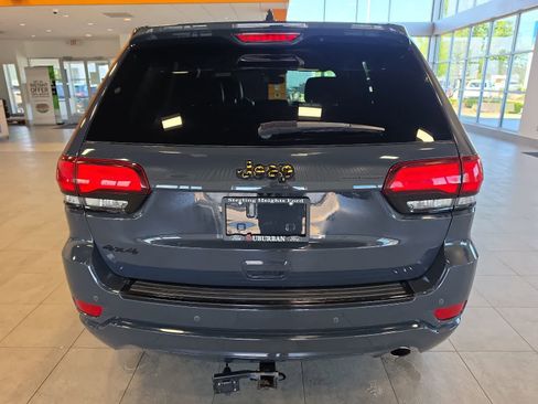 Used 2018 Jeep Grand Cherokee Altitude AWD/4WD image 9