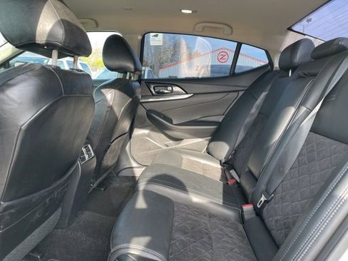 Used 2017 Nissan Maxima SR w/ Midnight Edition FWD image 11