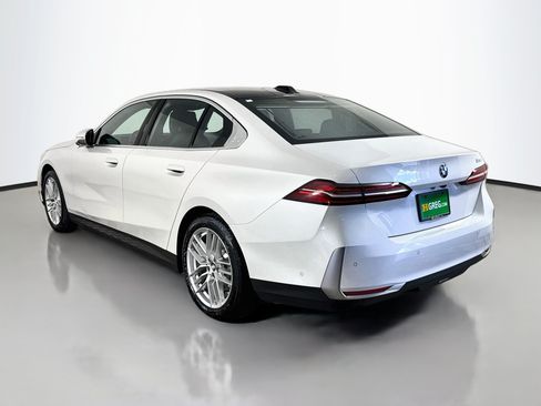Used 2024 BMW 530i w/ Executive Package RWD image 7