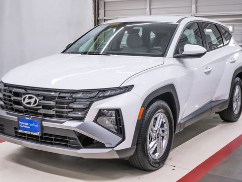 Certified 2026 Hyundai Tucson SE FWD image 1