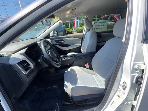 Used 2023 Nissan Rogue SV AWD/4WD image 16