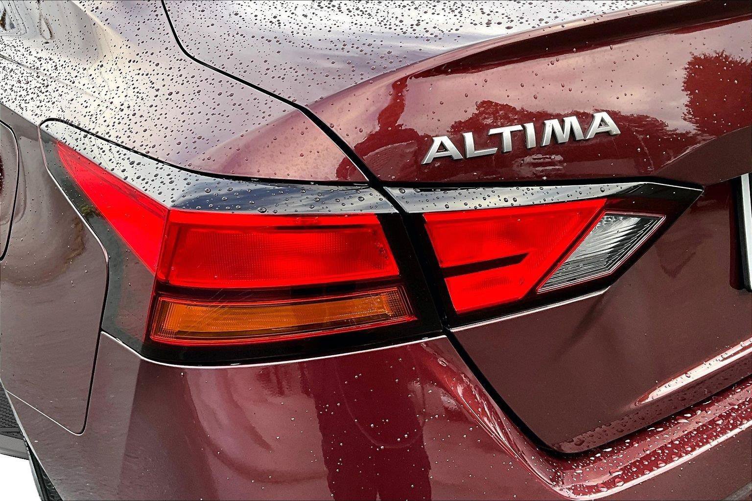 Used 2025 Nissan Altima 2.5 SV FWD image 23