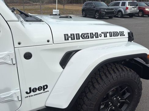 New 2025 Jeep Gladiator High Tide image 11