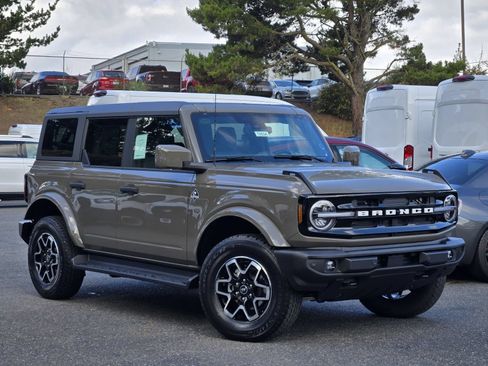 New 2026 Ford Bronco Outer Banks AWD/4WD image 12