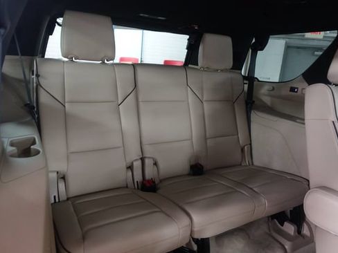 Used 2023 Cadillac Escalade Premium Luxury AWD/4WD image 31