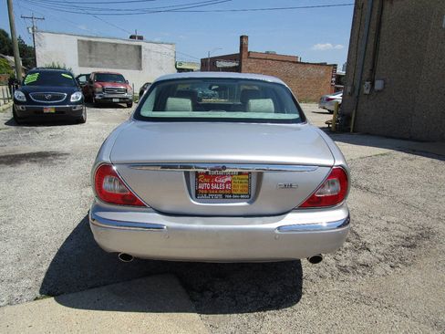 Used 2004 Jaguar XJ8 RWD image 4