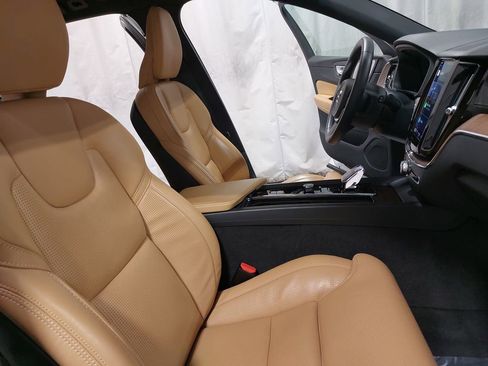 Used 2023 Volvo XC60 B6 Ultimate image 10