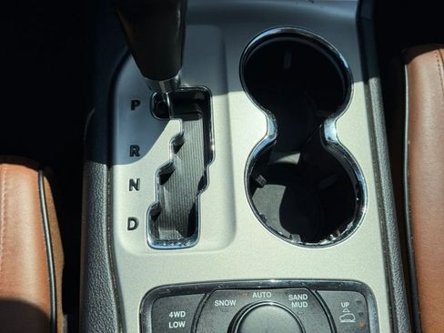 Used 2013 Jeep Grand Cherokee Overland w/ Advance Technology Group AWD/4WD image 14