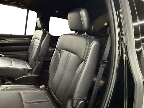 Used 2024 Jeep Wagoneer L Series II w/ Convenience Group I image 13