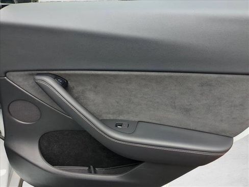 Used 2023 Tesla Model Y Performance image 23