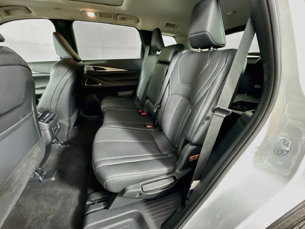 Certified 2027 INFINITI QX60 Luxe w/ Cargo Package FWD image 33