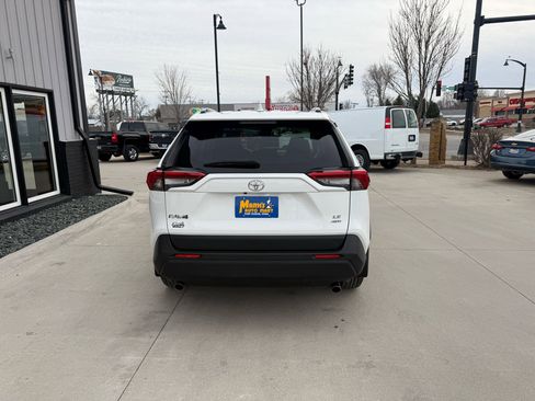 Used 2019 Toyota RAV4 LE image 5