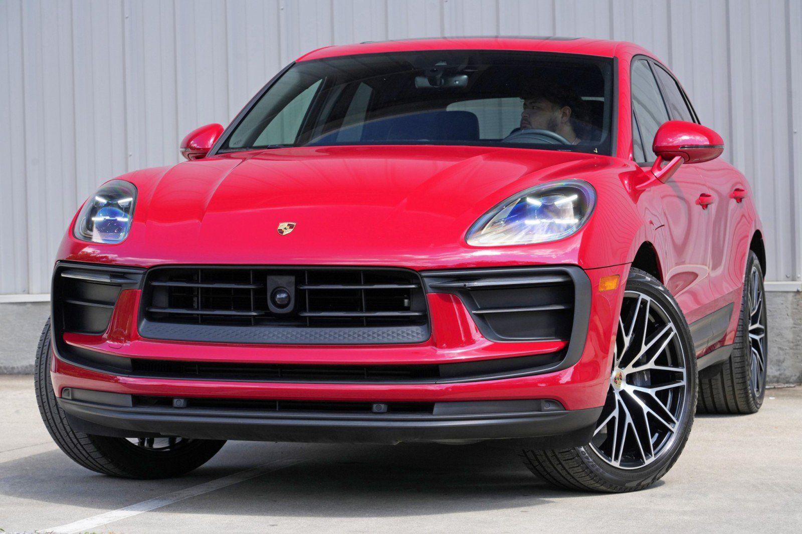 Used 2024 Porsche Macan AWD/4WD image 3