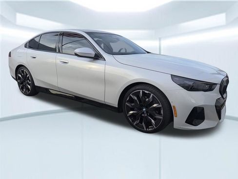 Used 2025 BMW 530i w/ M Sport Package image 4