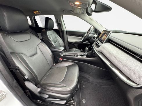 Certified 2022 Jeep Compass Latitude image 31