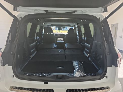 New 2026 INFINITI QX80 4WD image 18