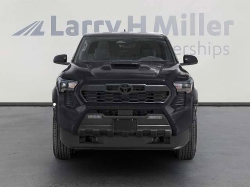 Used 2025 Toyota Tacoma TRD Sport image 4