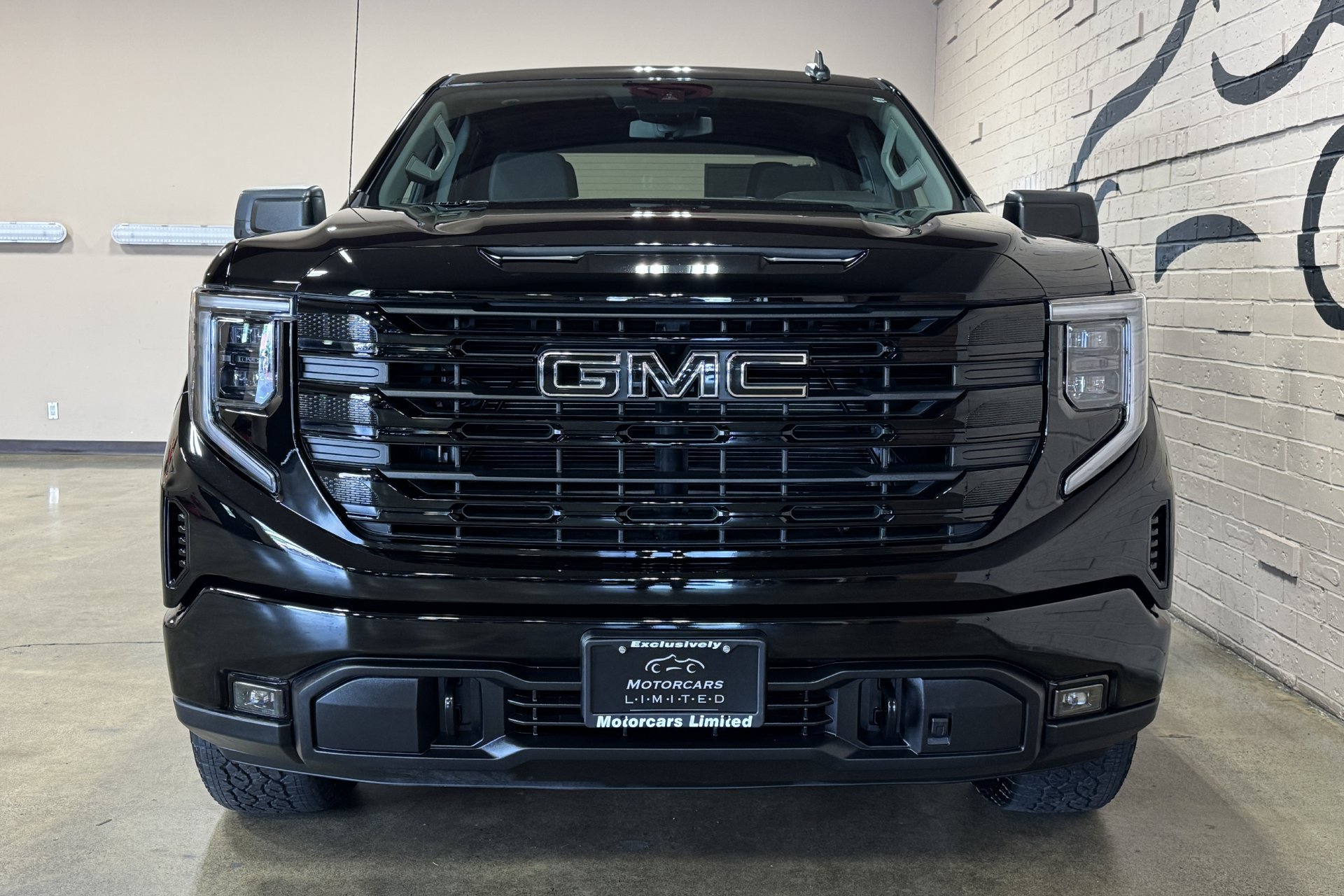 Used 2024 GMC Sierra 1500 Elevation w/ LPO, Elevation Black Package AWD/4WD image 13
