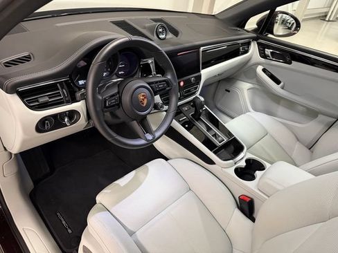 Certified 2026 Porsche Macan Turbo AWD/4WD image 4